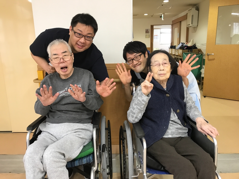 名古屋市北区の介護付有料老人ホーム「百ねん庵」介護・看護スタッフの様子